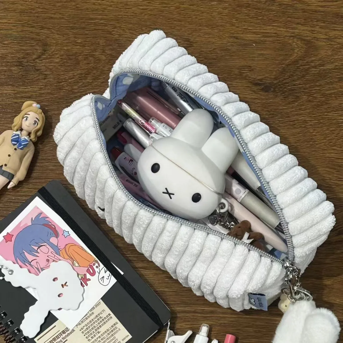 Pluszowy piórnik Miffy z mater – Stationery Supplier recenzja i cena